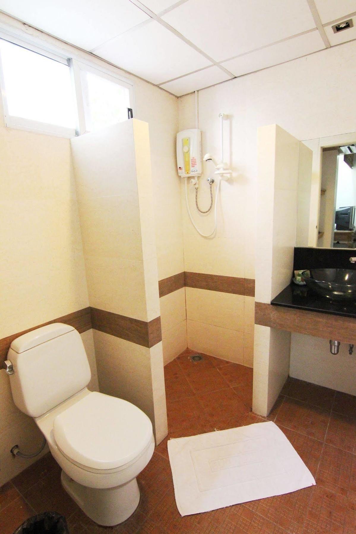 Bansabai Hostelling International Мини-отель 3*