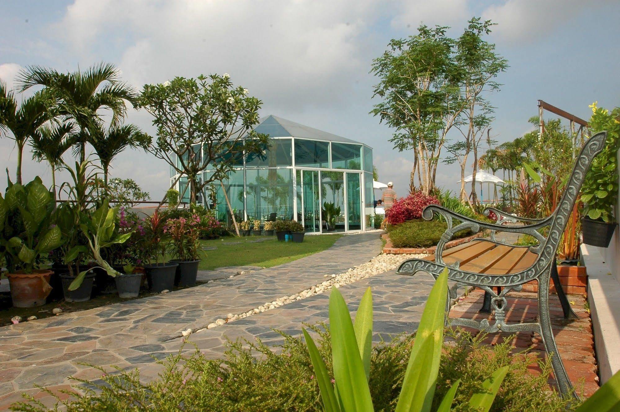 Bansabai Hostelling International Бангкок